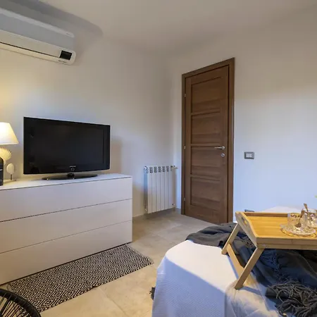 Terrace In Fioretta Your Countryside Escape With Shared Pool Near Alghero Vakantiehuis *